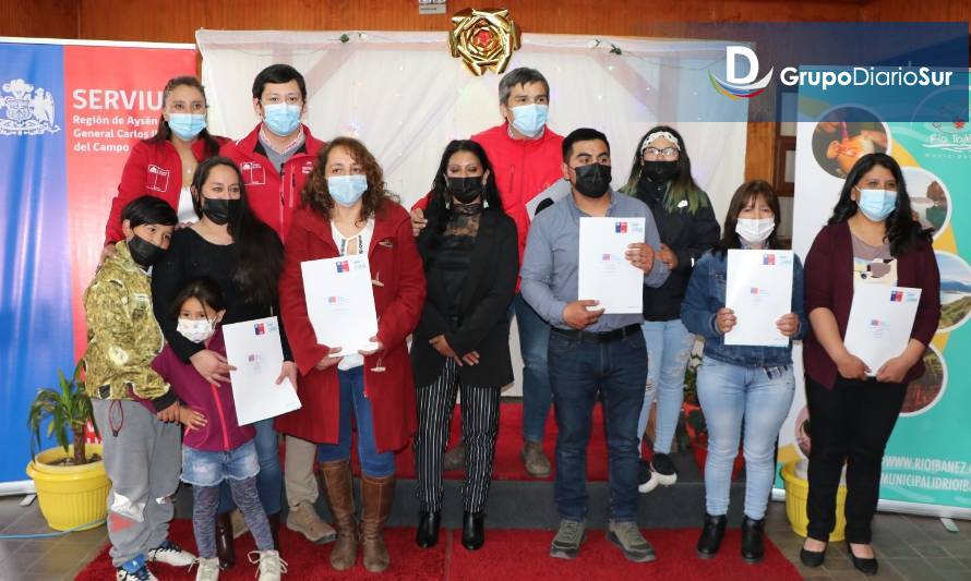 Comité “Villa Nueva” recibió las escrituras de sus viviendas