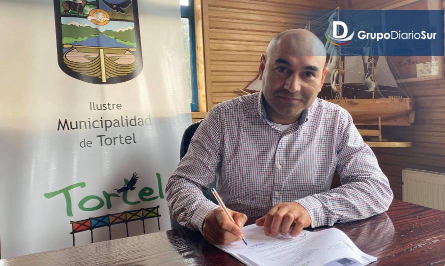 Alcalde de Tortel firmó convenio con Sernatur