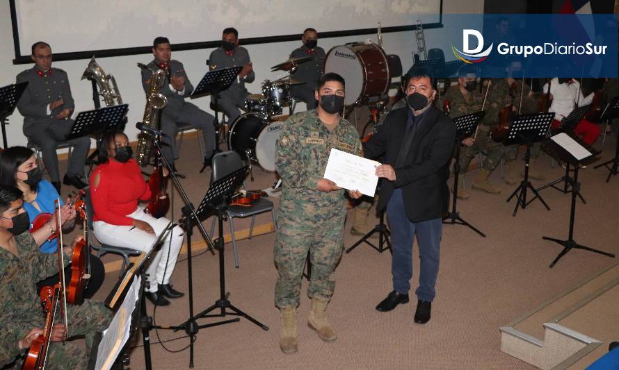 Soldados Conscriptos se gradúan del programa de orquesta municipal 