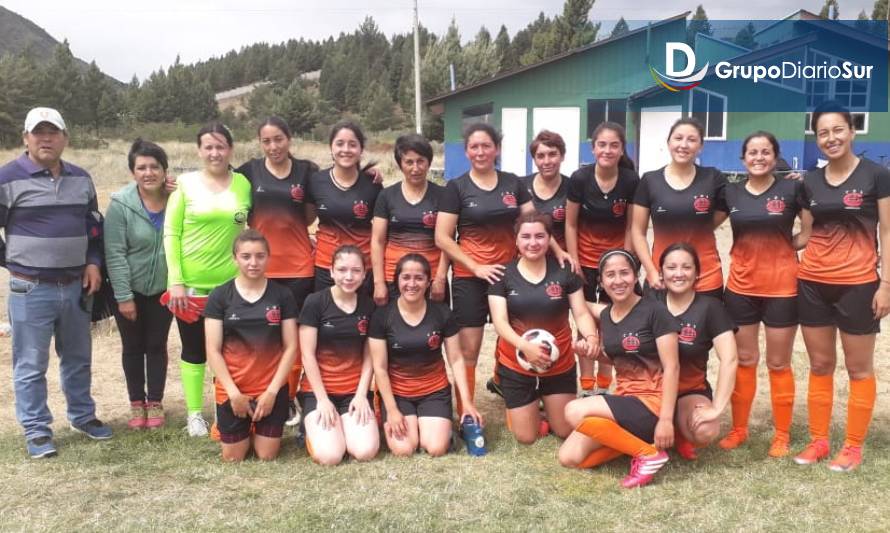 Tarde de goles femeninos en el estadio de Cochrane