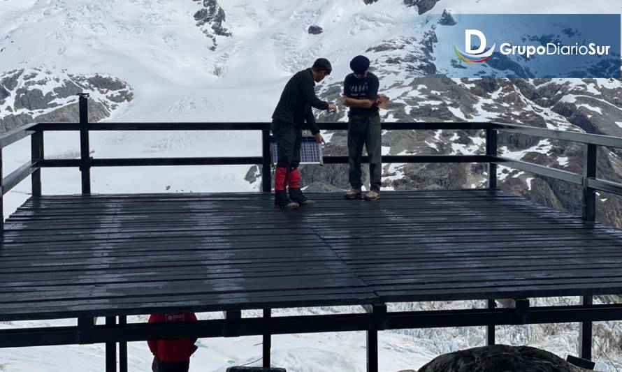 Mop habilitó plataforma de monitoreo en glaciar Calluqueo