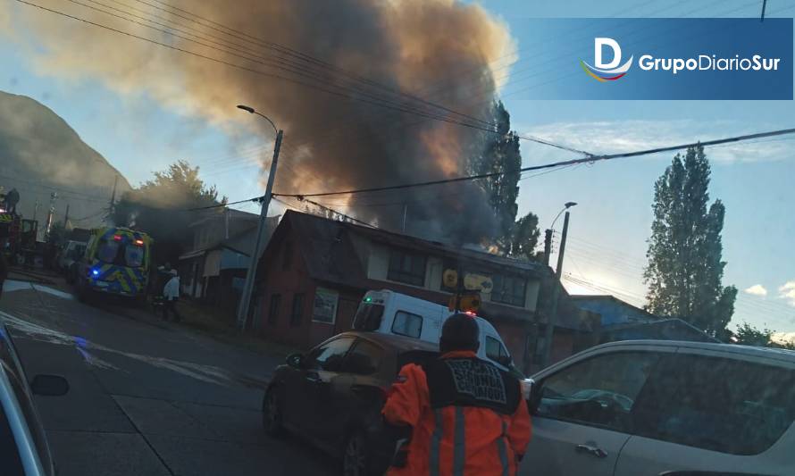 Casa resultó totalmente quemada en incendio en Coyhaique