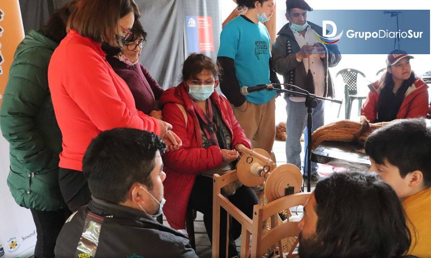 Tortelinos llevaron la cultura patagona a Plaza Kawesqar