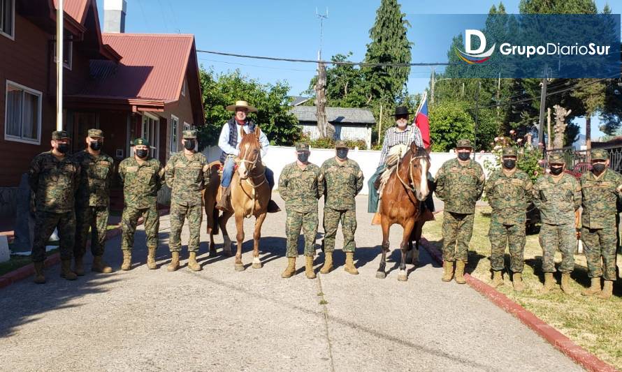 Jinetes que recorren Chile fueron recibidos por Jefe de la IV División