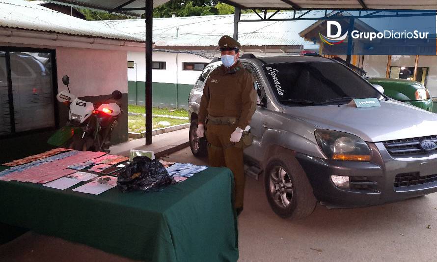 Motoristas detienen a sujetos por cohecho e infracción a la ley de drogas