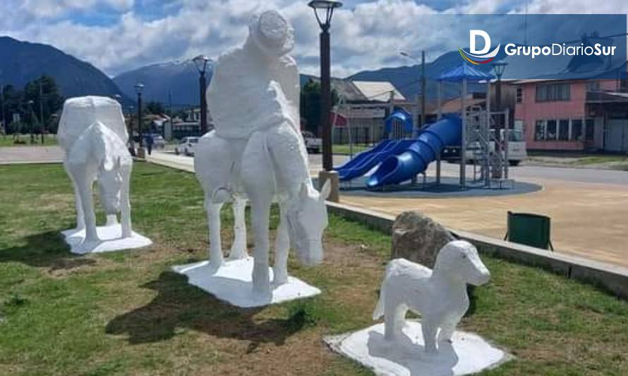 El Pilchero es reinstalado en la Plaza Mahuén