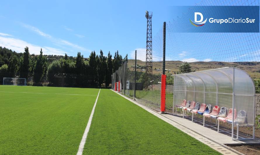 Cancha de El Salto ya luce su pasto sintético