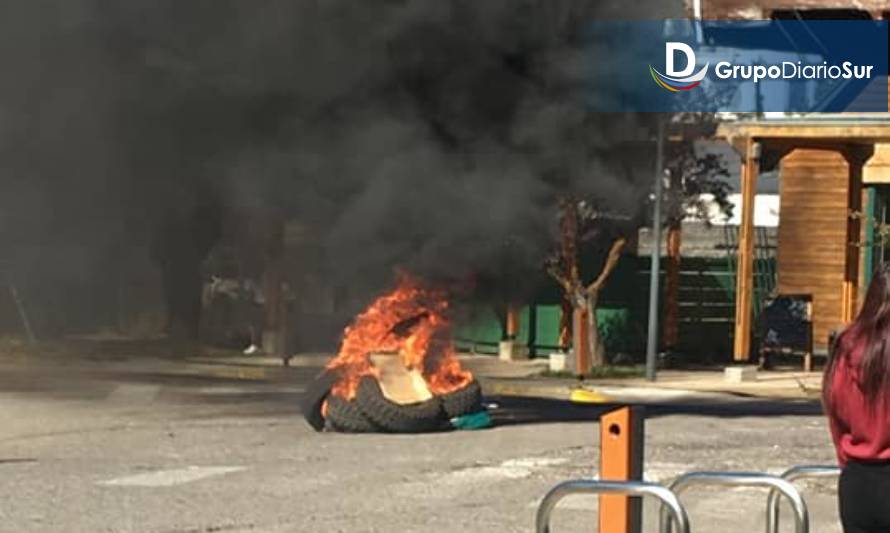 Destrozos en Delegación Presidencial tras marcha de beca alimenticia