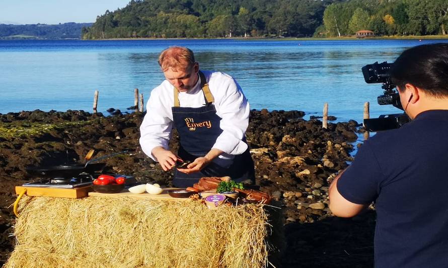 Consejo del Salmón lanza programa de TV que combina turismo en Los Lagos con la cocina del salmón