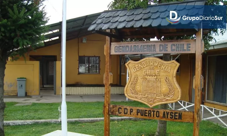 Familiar de interno se prendió fuego en acceso a penal de Puerto Aysén