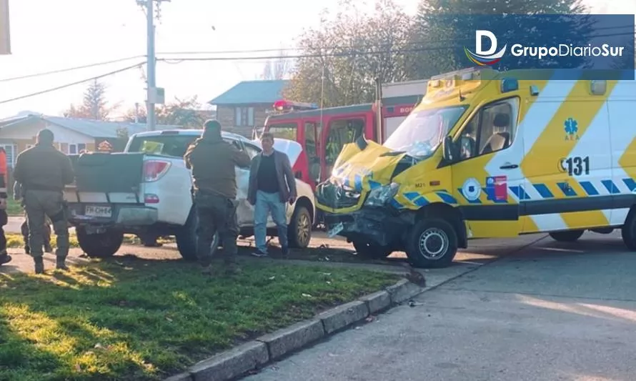 Ambulancia involucrada en accidente en Coyhaique