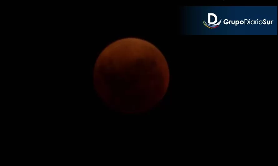 Así se ve desde Los Ríos el primer eclipse total de luna