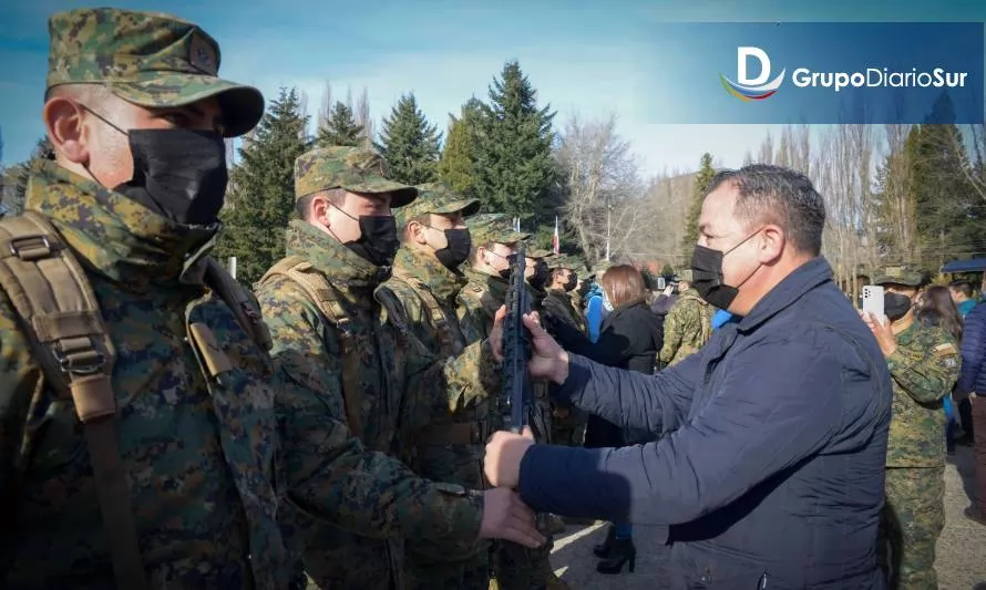 La IV División de Ejército realizó una emotiva ceremonia de entrega de armas  