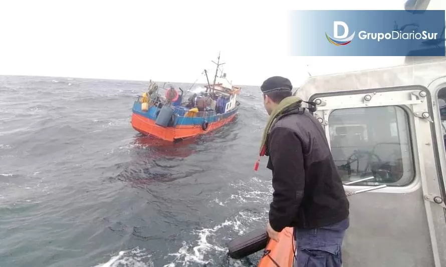 Melinka: Armada salvó a cinco tripulantes perdidos