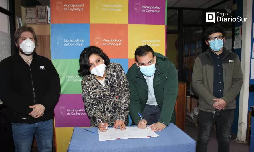 Firman convenio de colaboración entre municipio de Coyhaique y SML