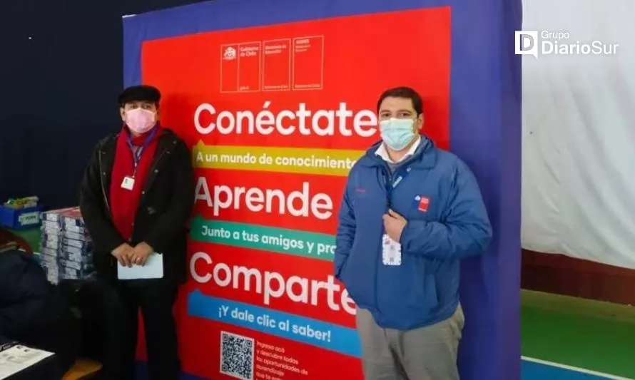 Avanzan en entrega de computadores de Becas TIC 2022 en Aysén 