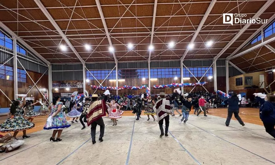 Agrupaciones folclóricas de Coyhaique celebraron Día Nacional del Cuequero