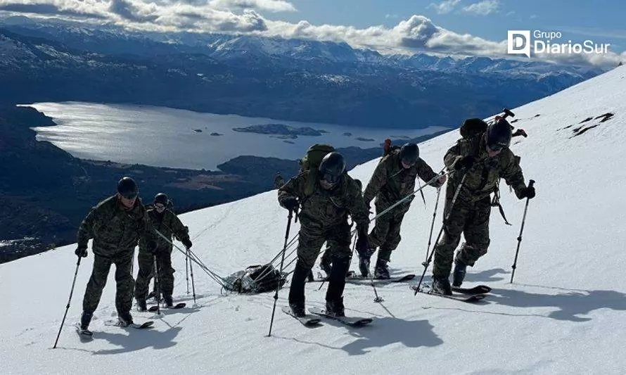 Patrullas del Ejército se instruyen en rescates en montaña