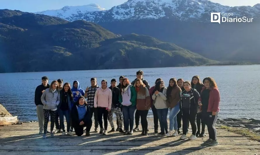 Estudiantes de Villa O´Higgins inician gira vocacional por Aysén y Los Ríos