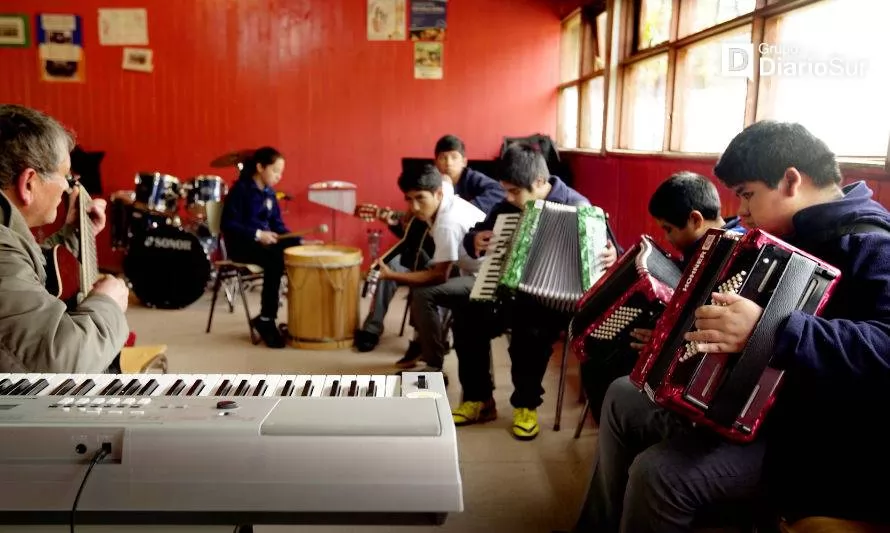 "La ruta del acordeón" prepara material pedagógico para trabajar en las aulas de la región de Aysén
