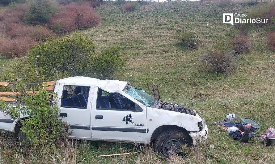 Camioneta desbarrancó en ruta Coyhaique-Puerto Aysén