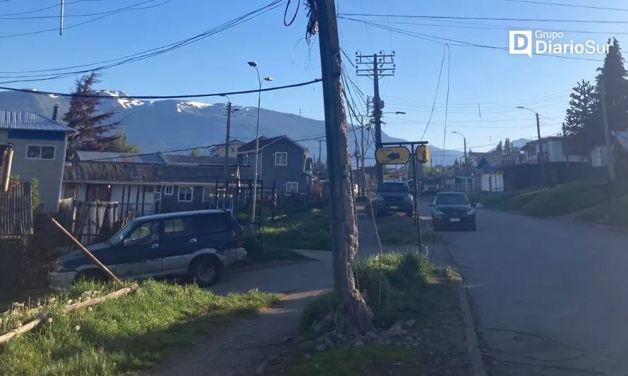 Colisión deja sin luz varias calles de Coyhaique