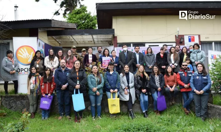 Campaña "Toma mi mano" llamó a la no violencia de género en Aysén