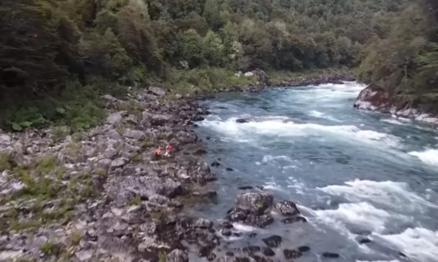 Unidades especializadas inician rescate de cuerpo desde río Cisnes