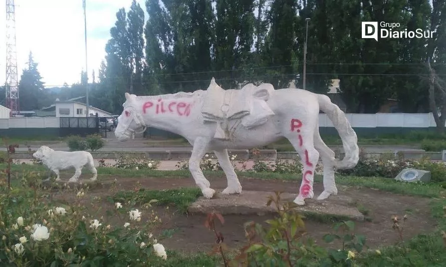 Vergüenza: Monumento al Ovejero fue rayado en Coyhaique