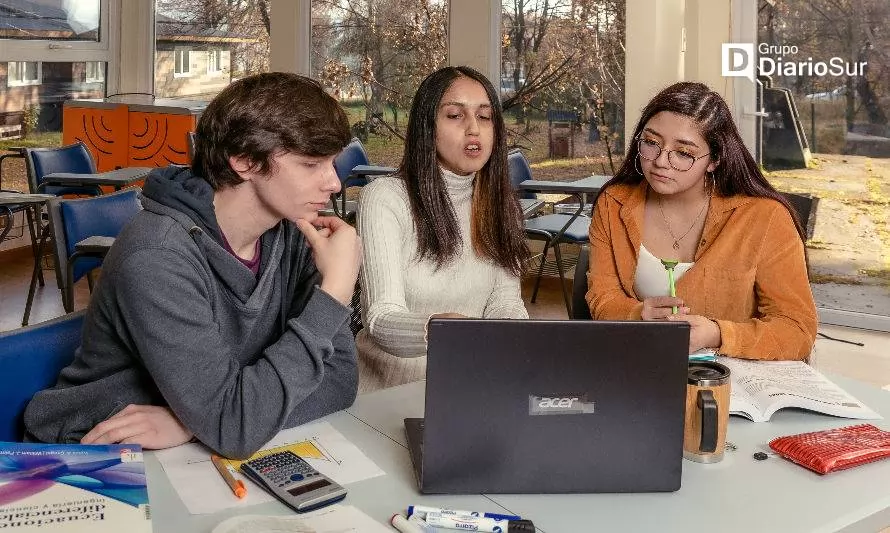 Equipo Admisión de UAysén apoya a jóvenes a postular a universidades