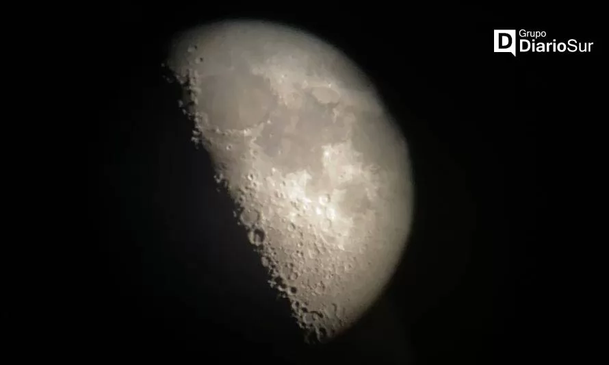 Coyhaiquino invita a admirar la luna