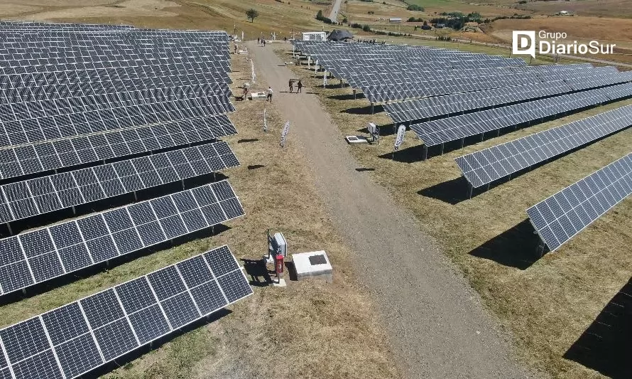 Empresa inaugura parque fotovoltaico más austral del mundo