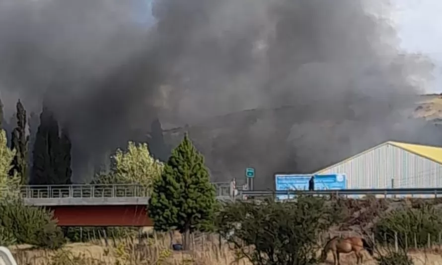 Incendio destruyó bodega en Ñirehuao