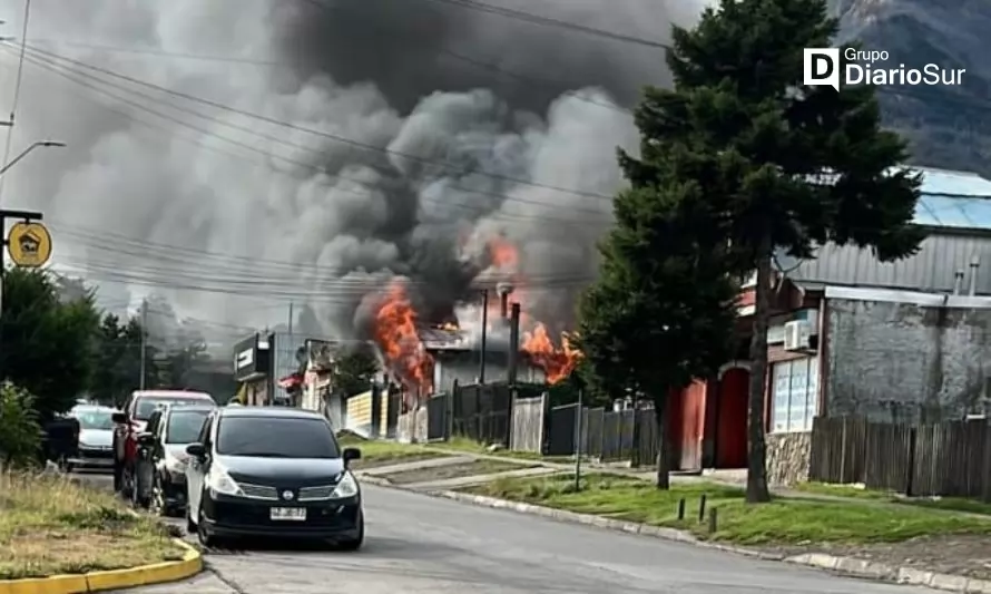 Incendio en Coyhaique deja una vivienda destruida 
