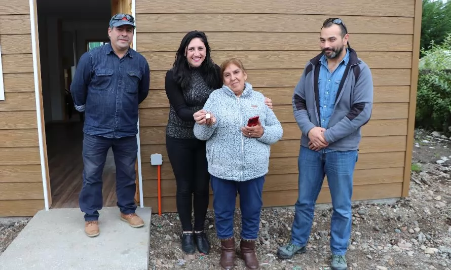 Sueño cumplido: entregan nueva casa a esforzada adulta mayor de Puerto Aysén