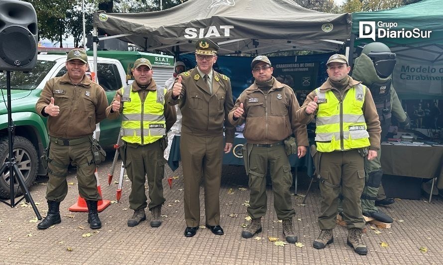 Carabineros realizó muestra de especialidades en su mes aniversario