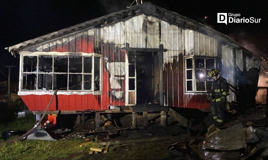 Incendio consumió una casa-habitación en Coyhaique 