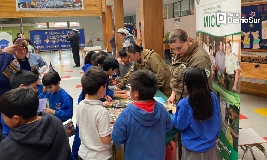 Micc de Carabineros interactuó en escuelas de Puerto Aysén
