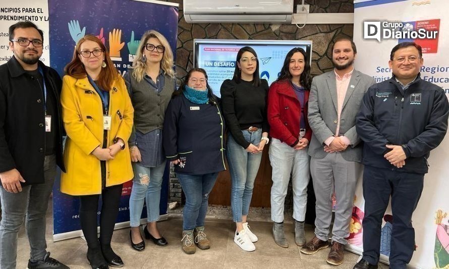 El delegado presidencial regional y la seremi de Educación hicieron un llamado amplio a la comunidad regional para inscribirse como tutores. Créditos: Cedida.