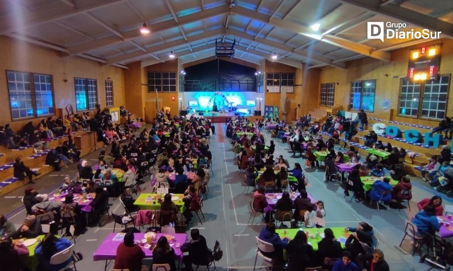 Cochrane celebró a las madres con un gran bingo y espectáculo musical