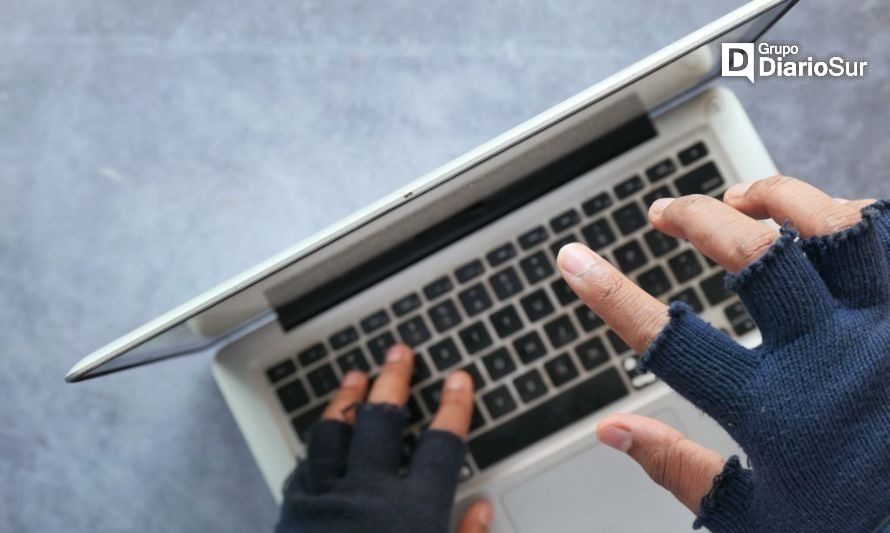 El cyber bullyng también es considerado una falta en la justicia chilena. Crédito: Canva.com.
