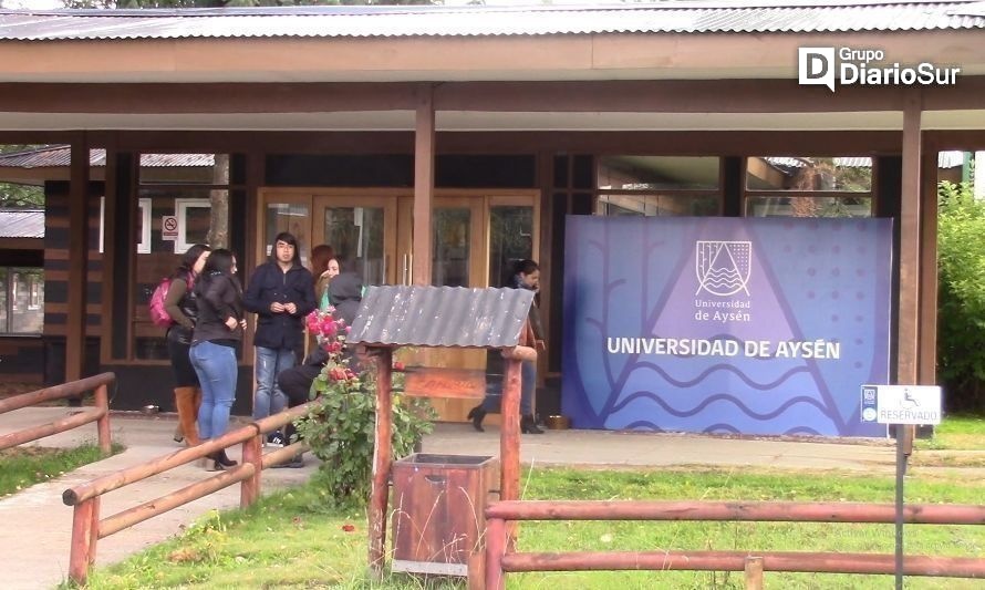 Alumnos de la UAysén mantienen el paro