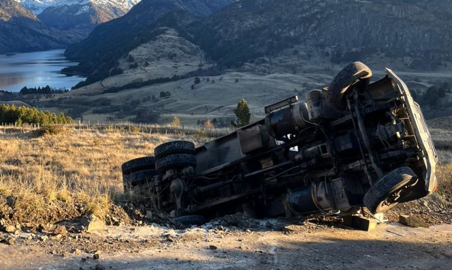 Confirman un fallecido en accidente camino a lago Monreal