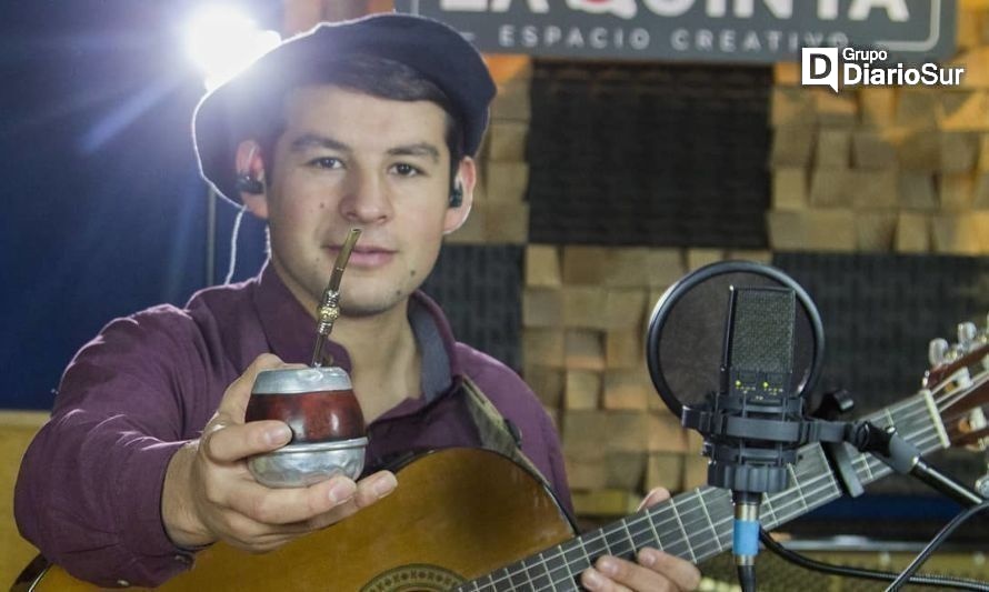 Luciano Auad lleva la música patagona a la audiencia santiaguina