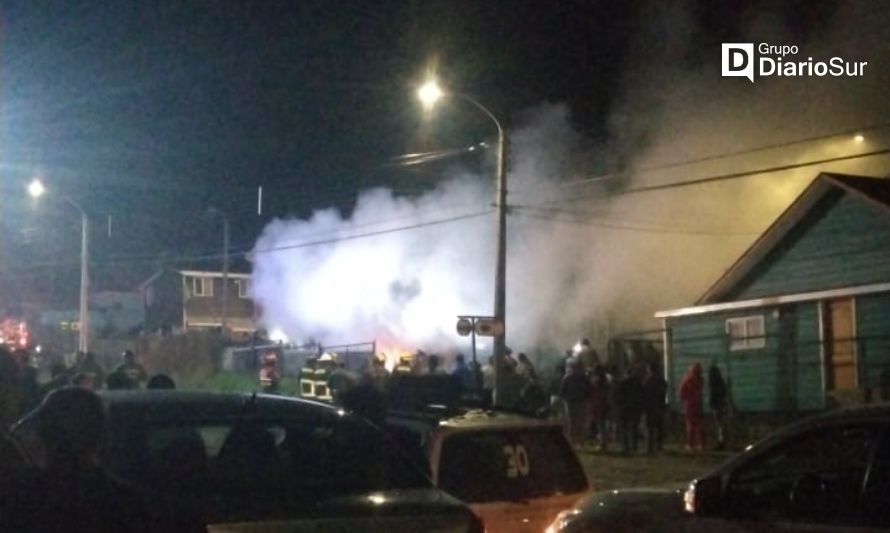 Bomberos de Coyhaique acuden a incendio de casa habitación