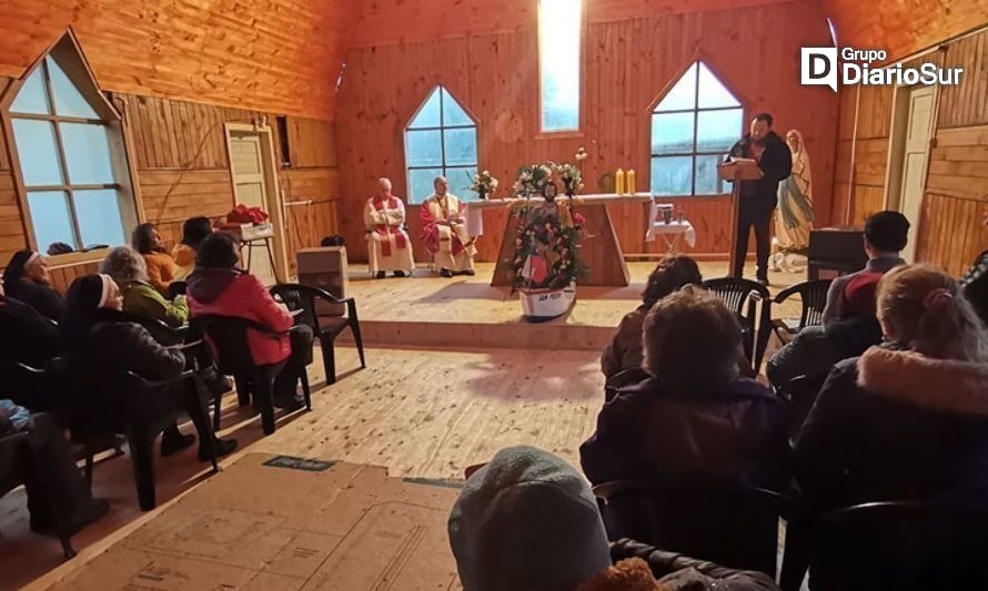 Reinauguraron histórica capilla de Puyuhuapi en fiesta de San Pedro