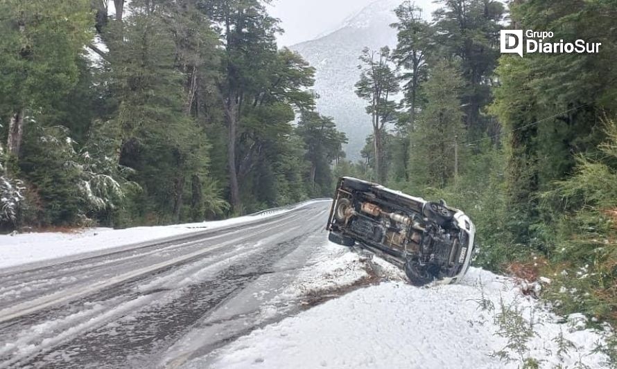 Vehículo patinó y se volcó en la Ruta 7 Norte