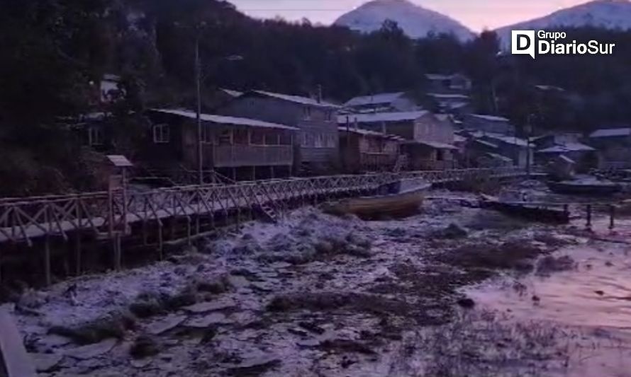 Temperaturas bajo cero: Bahía de Tortel amaneció cubierta por la escarcha