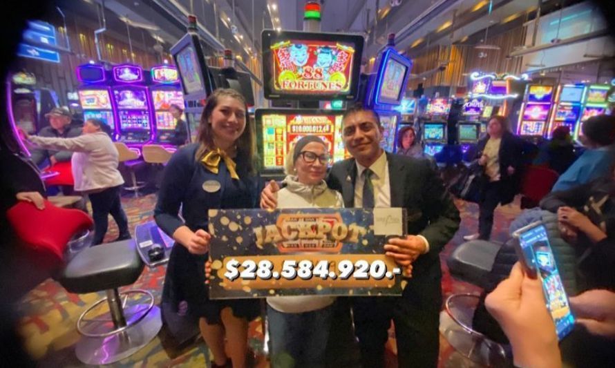 Nieta tuvo un sueño que se hizo realidad: abuela ganó más de $28 millones en el casino