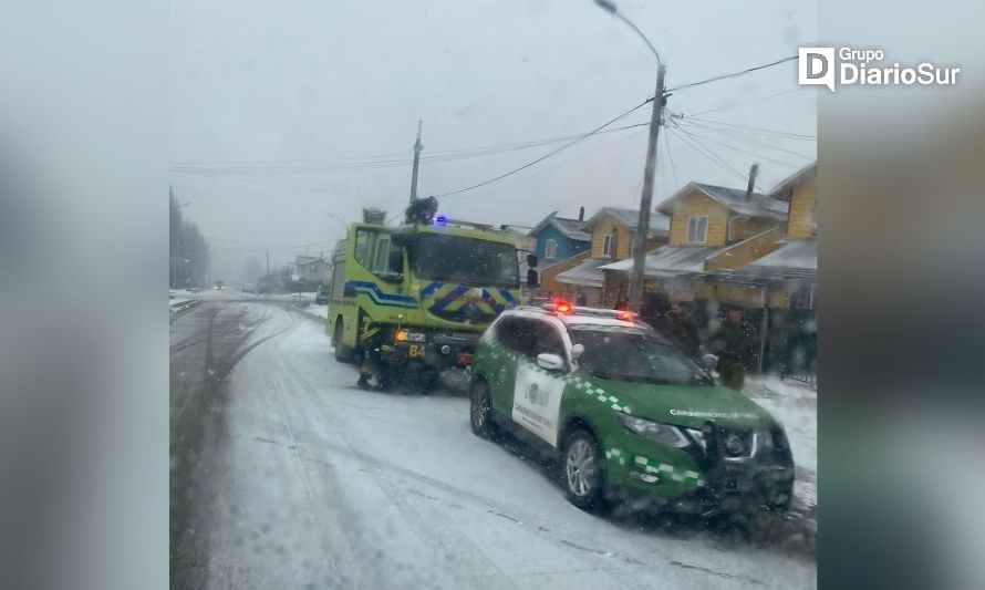 Bomberos trabajan en inflamación de ducto en Coyhaique